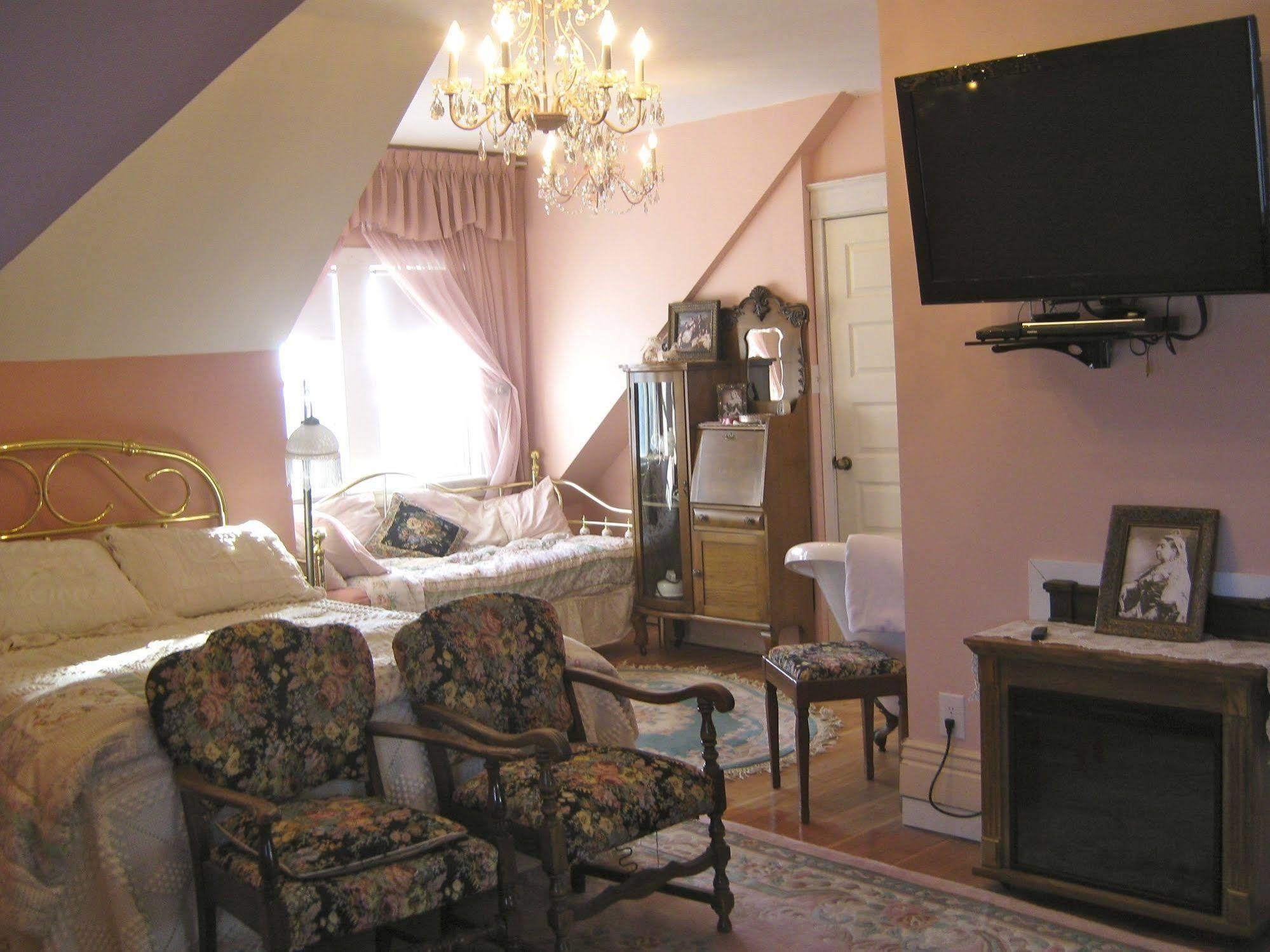 Wakamow Heights Bed And Breakfast Moose Jaw Extérieur photo