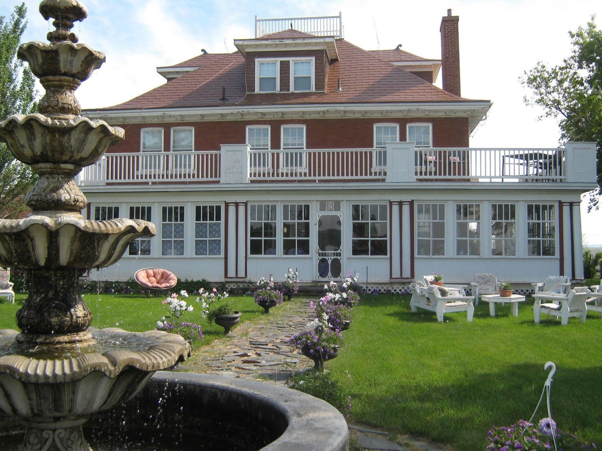 Wakamow Heights Bed And Breakfast Moose Jaw Extérieur photo